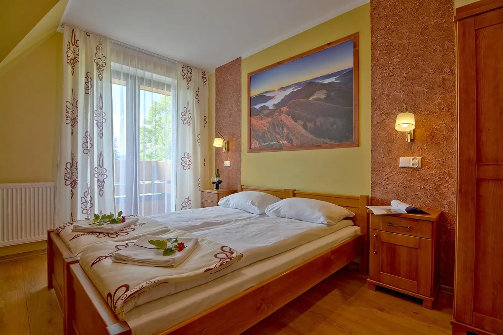 Dvivietis Comfort/Balkonas kambarys su atskiru vonios kambariu ir vaizdu į kalnus